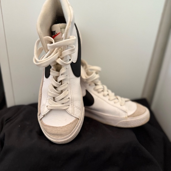 nike sneakers - Picture 3 of 6